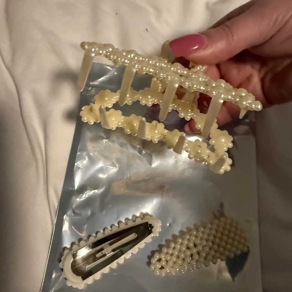 Hair Clip Set (3 pieces) off White Pearlized! Beautiful for a new Bride!